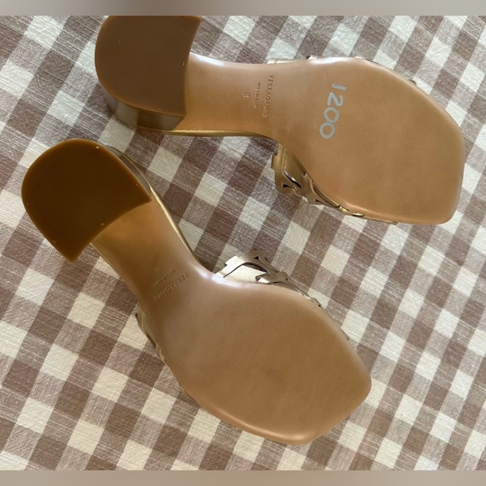 ⚡️NWOTIB Salvatore Ferragamo Gancini Gold Mule Heeled Sandals - Picture 7 of 16